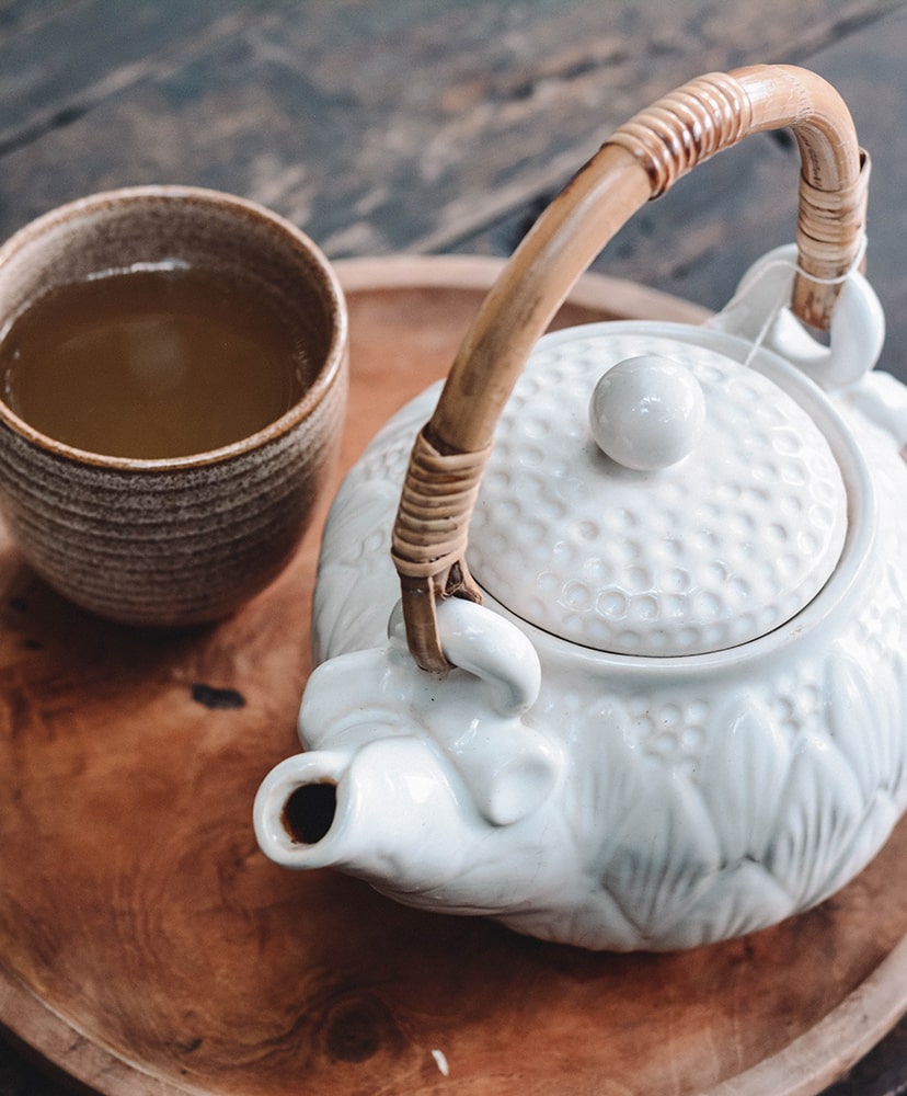 area relax con teiera e tazza di tè